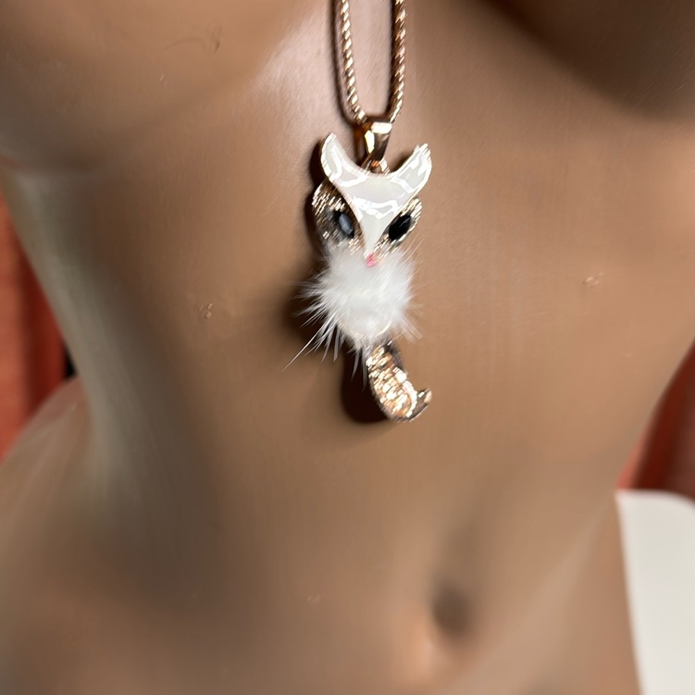 Betsey Johnson White and Gold Necklace